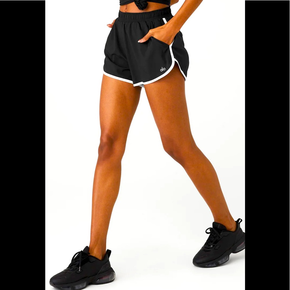 NWT Alo Ivy League Dolphin Short XS